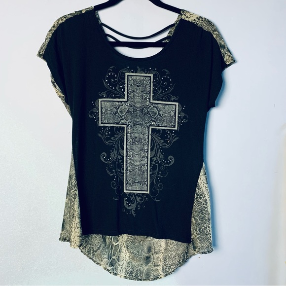 Hybrid Cross Animal Print Back Shirt - Picture 14 of 14